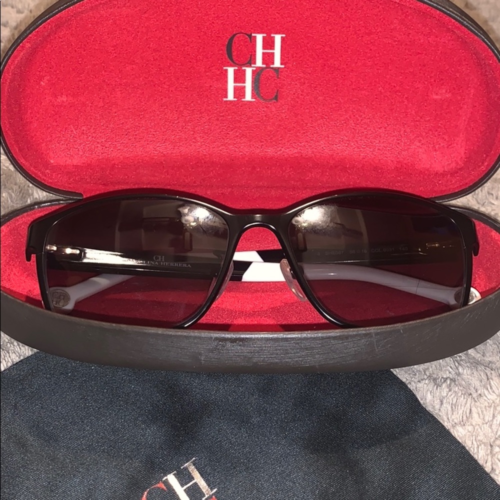 Authentic Carolina Herrera Sunglasses. 🤓🕶🙈